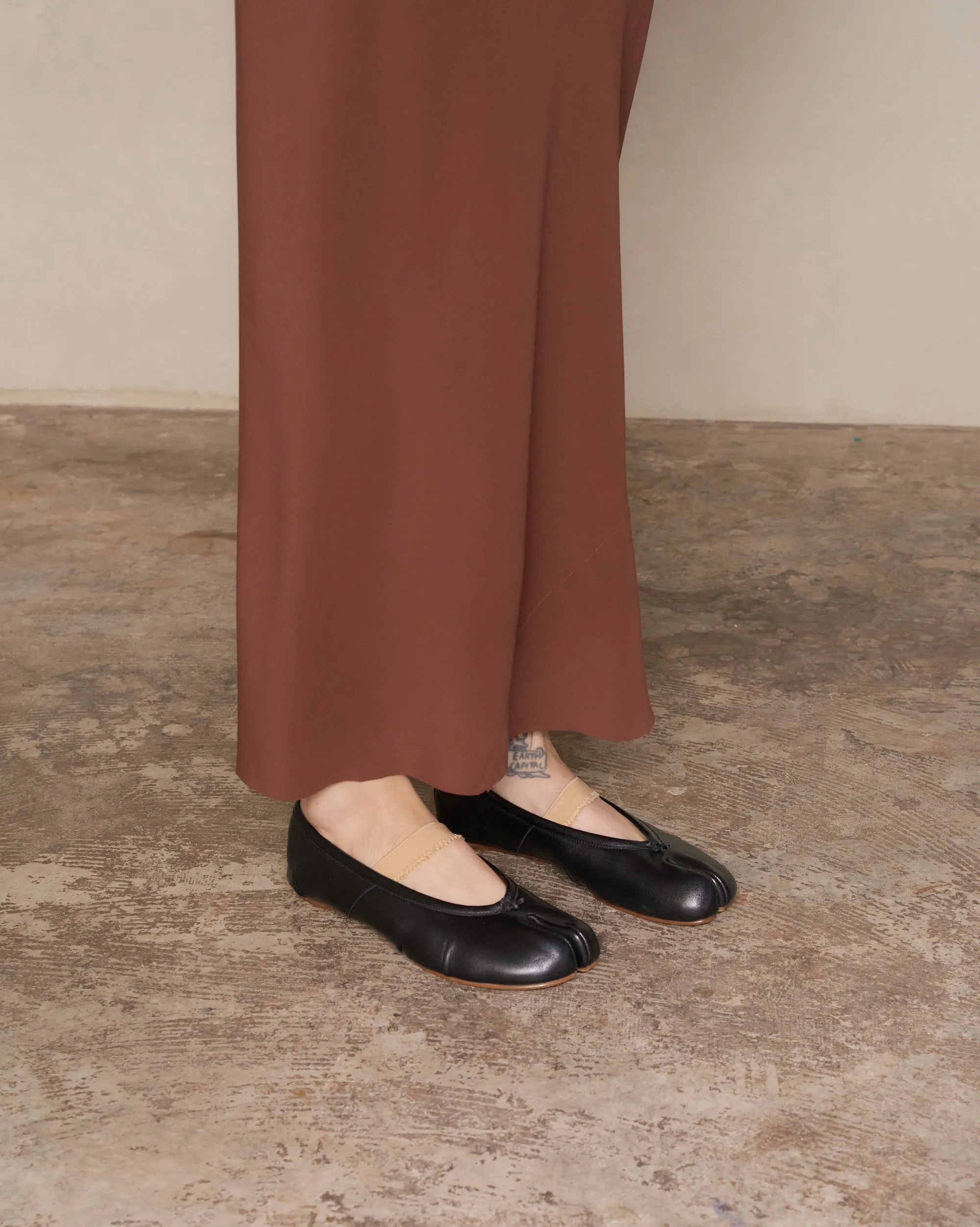 Black Tabi Ballerina Shoe with Elastic